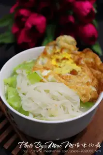Seameal pretzels and dragon noodles