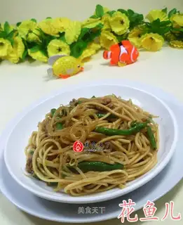 Green bean sprouts with pork noodles