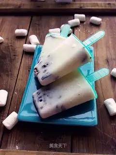 Cranberry marshmallow popsicle