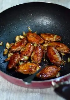 ♪ ♪ Lily's lard fried chicken wings ♪