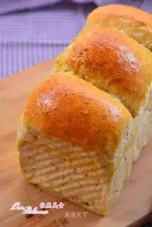 Chinese all-wheat-covered toast