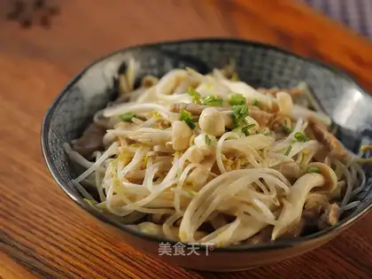 Bean sprouts with fresh mushrooms