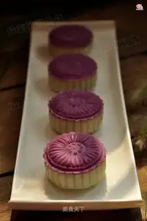 Double black sesame sesame mooncake