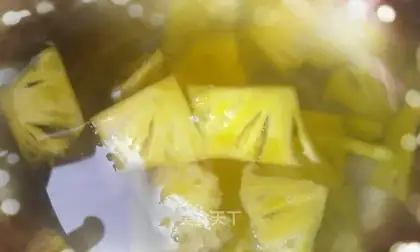 ♪ Sour sweet pineapple ♪