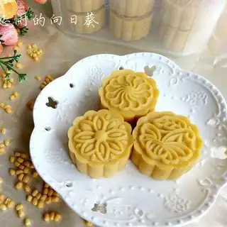 Green bean cake