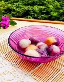 Colored peanut plum