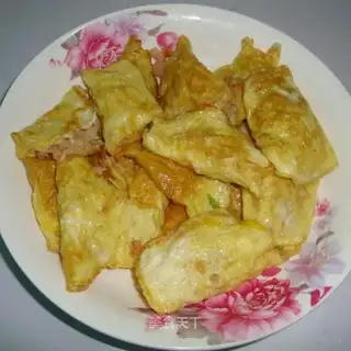 Egg shrimp and meat