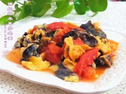 Tomato-mute fried eggs