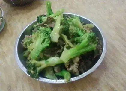 Beef with broccoli
