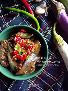 A three-gauge with meat