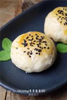 Fresh meat mooncake