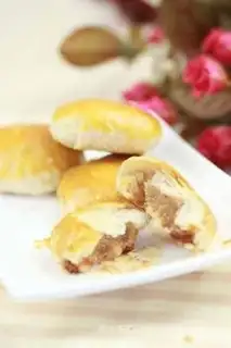 Rose flower mooncake