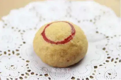 Red moon cake