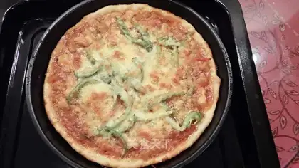 Tomato chicken pizza