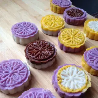 Colored ice lunar pie