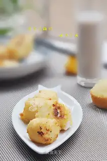 Cracker leather and fresh milk