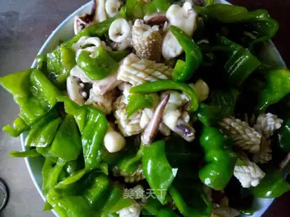 Blue pepper squid flowers