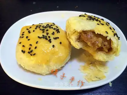 Fresh meat mooncake