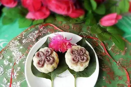 The flower rose mooncake