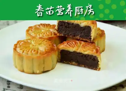 Cinnamon bean mooncake