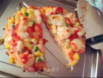 Bacon shrimp pizza