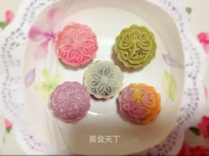 Bean-saloon mooncake