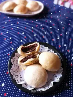 Red bean pie