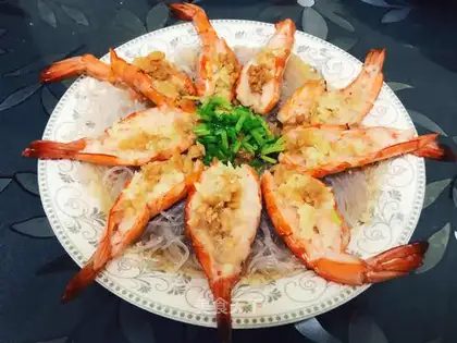 A garlic fan with a shrimp back