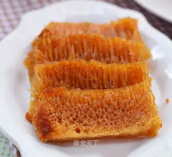 A hive cake