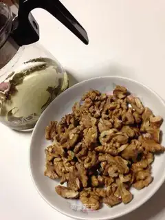 Roasted walnuts