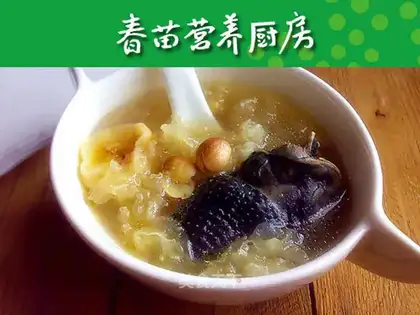 Silver-eared chicken soup