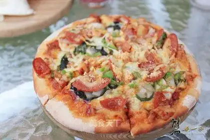 Red sauce pizza