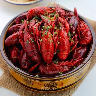 Wine, spicy lobster