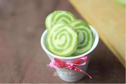 Two-colour tea cookies