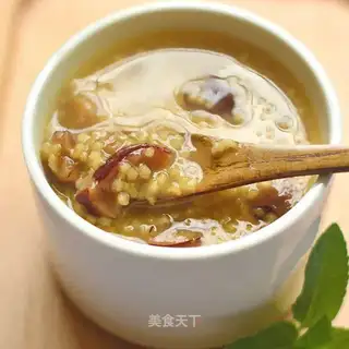 Red sugar rice congee