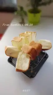 Yogurt-cracked bread
