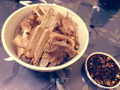Mongol hand-picking lamb