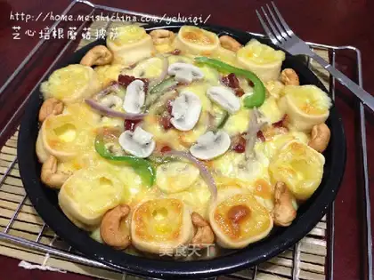 Cheese bacon mushroom pizza