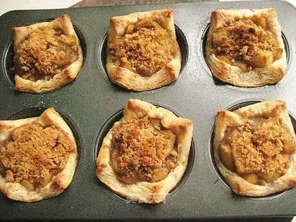 Flower apple pie
