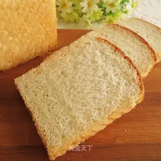 A salad sauce with milk toast
