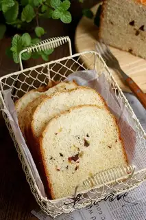 Milk raisin toast