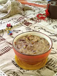 Red and green rice porridge