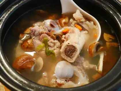 Pork fungus mushroom soup