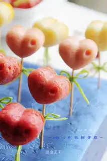 Heart-shaped cheesecake