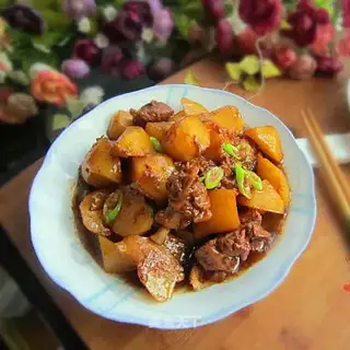 Duck-leg beer and potatoes