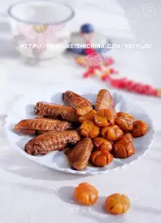 Baked chicken wings with kumquat