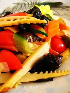 Fried vegetarian assorted products