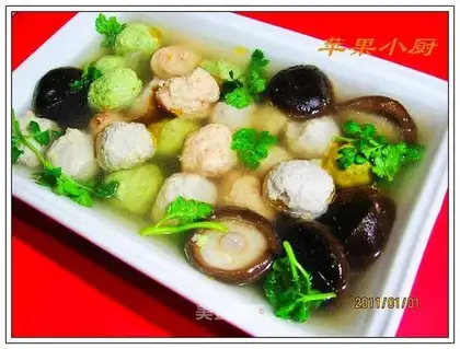 Three-color chicken meatballs with mushroom fragrance