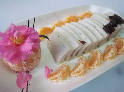Steaming cake and bacon together