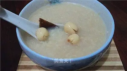 Huaishan lotus seed and tangerine peel porridge